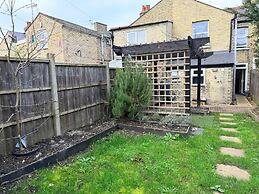 Riverside Cambridge House - Garden Log Burner Waterfront View