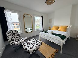 Riverside Cambridge House - Garden Log Burner Waterfront View