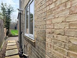 Riverside Cambridge House - Garden Log Burner Waterfront View