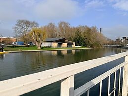 Riverside Cambridge House - Garden Log Burner Waterfront View