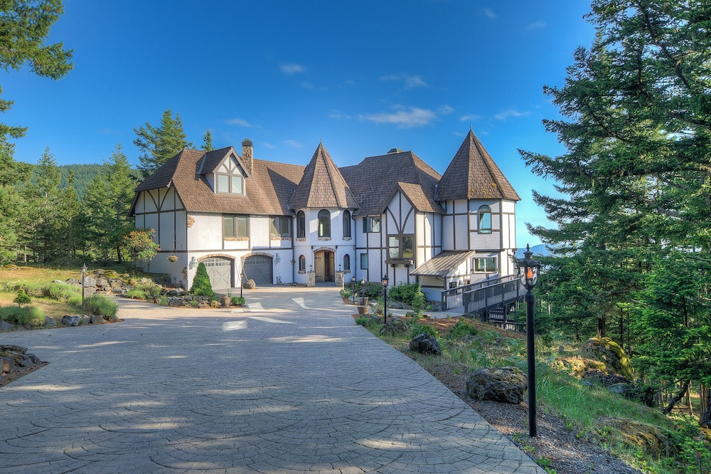 Empress Island Manor