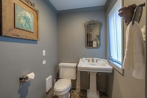 Empress Island Manor
