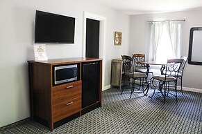 7 Gables Motel