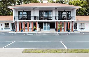7 Gables Motel