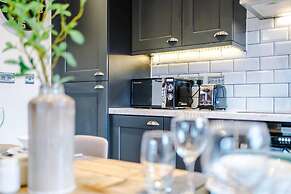 Modern 2-bed Flat in Central Leeds - Sleeps 6