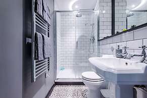 Modern 2-bed Flat in Central Leeds - Sleeps 6