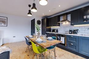 Modern 2-bed Flat in Central Leeds - Sleeps 6