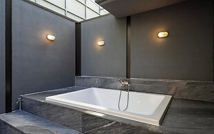 Busan Yongho-dong Athena Hotel
