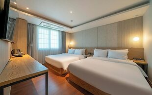 Busan Yongho-dong Athena Hotel