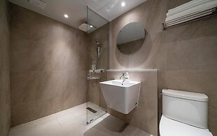 Busan Yongho-dong Athena Hotel