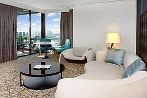 Crowne Plaza Toronto Suites
