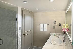 Crowne Plaza Toronto Suites