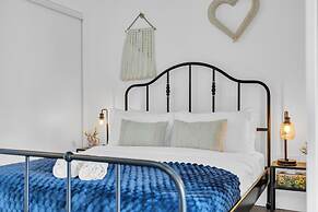Econo Suites DT