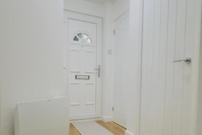 Elizabeth Line - Parking - Wifi - Sleeps 4