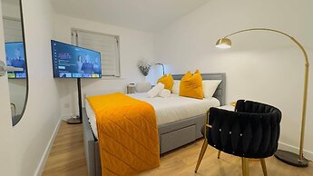 Elizabeth Line - Parking - Wifi - Sleeps 4