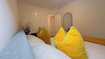 Elizabeth Line - Parking - Wifi - Sleeps 4