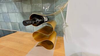 Elizabeth Line - Parking - Wifi - Sleeps 4