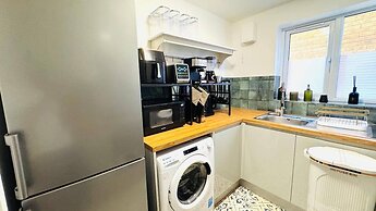 Elizabeth Line - Parking - Wifi - Sleeps 4