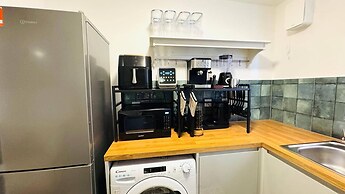 Elizabeth Line - Parking - Wifi - Sleeps 4
