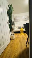 Elizabeth Line - Parking - Wifi - Sleeps 4