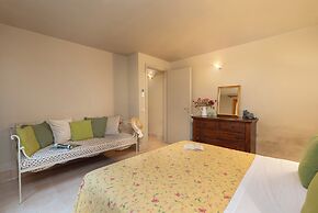 Calanchi Apartments