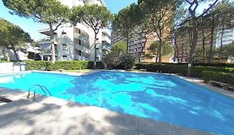 Ideal for Five Guests in Lignano-with Pool