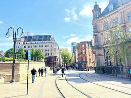 City Centre - Sleeps 2 - Wifi Parking Projector