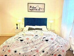 City Centre - Sleeps 2 - Wifi Parking Projector
