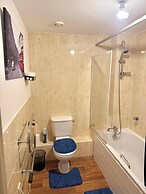 City Centre - Sleeps 2 - Wifi Parking Projector