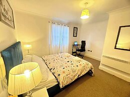 City Centre - Sleeps 2 - Wifi Parking Projector