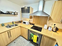 City Centre - Sleeps 2 - Wifi Parking Projector