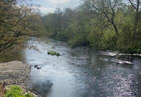 Riverside Shepherds Hut in Newtown Wales
