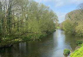 Riverside Shepherds Hut in Newtown Wales