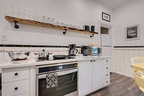 Casa Hotels: Chic Industrial 2nd Floor Suite