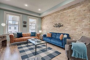 Casa Hotels: Chic Industrial 2nd Floor Suite