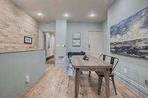 Casa Hotels: Chic Industrial 2nd Floor Suite