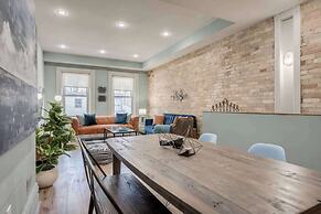 Casa Hotels: Chic Industrial 2nd Floor Suite