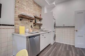 Casa Hotels: Chic Industrial 2nd Floor Suite