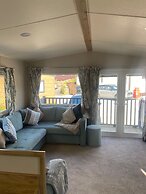 Coworth Deluxe Cabin With Garden