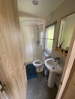 Coworth Deluxe Cabin With Garden