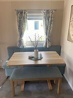 Coworth Deluxe Cabin With Garden