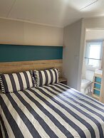 Coworth Deluxe Cabin With Garden