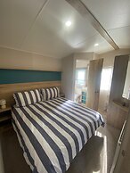 Coworth Deluxe Cabin With Garden