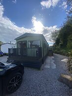 Coworth Deluxe Cabin With Garden