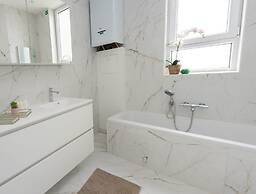 One Lux Stay 2br/ 2BA Antwerp Near Central Station