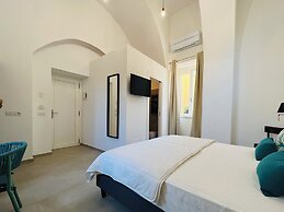 Palazzo Bougainvillea by Ritardo Aereo