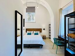 Palazzo Bougainvillea by Ritardo Aereo