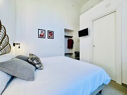 Palazzo Bougainvillea by Ritardo Aereo