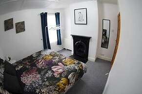 Sleeps 6 - Parking - Garden - Wifi - Bbq