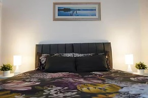 Sleeps 6 - Parking - Garden - Wifi - Bbq